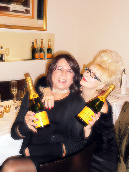 Read more about the article Chantalle in Champagnerlaune