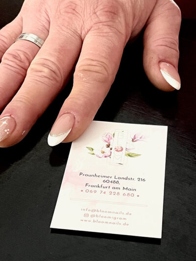 Alexa im Nagelstudio